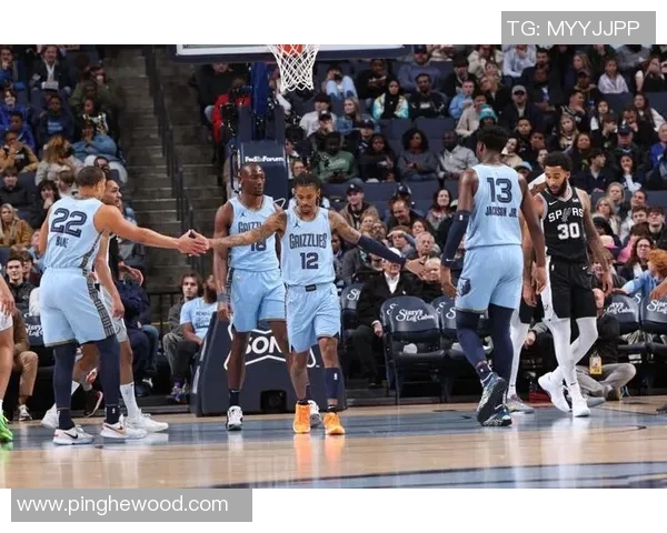 2011年NBA季后赛马刺与灰熊的激烈对决与历史回顾